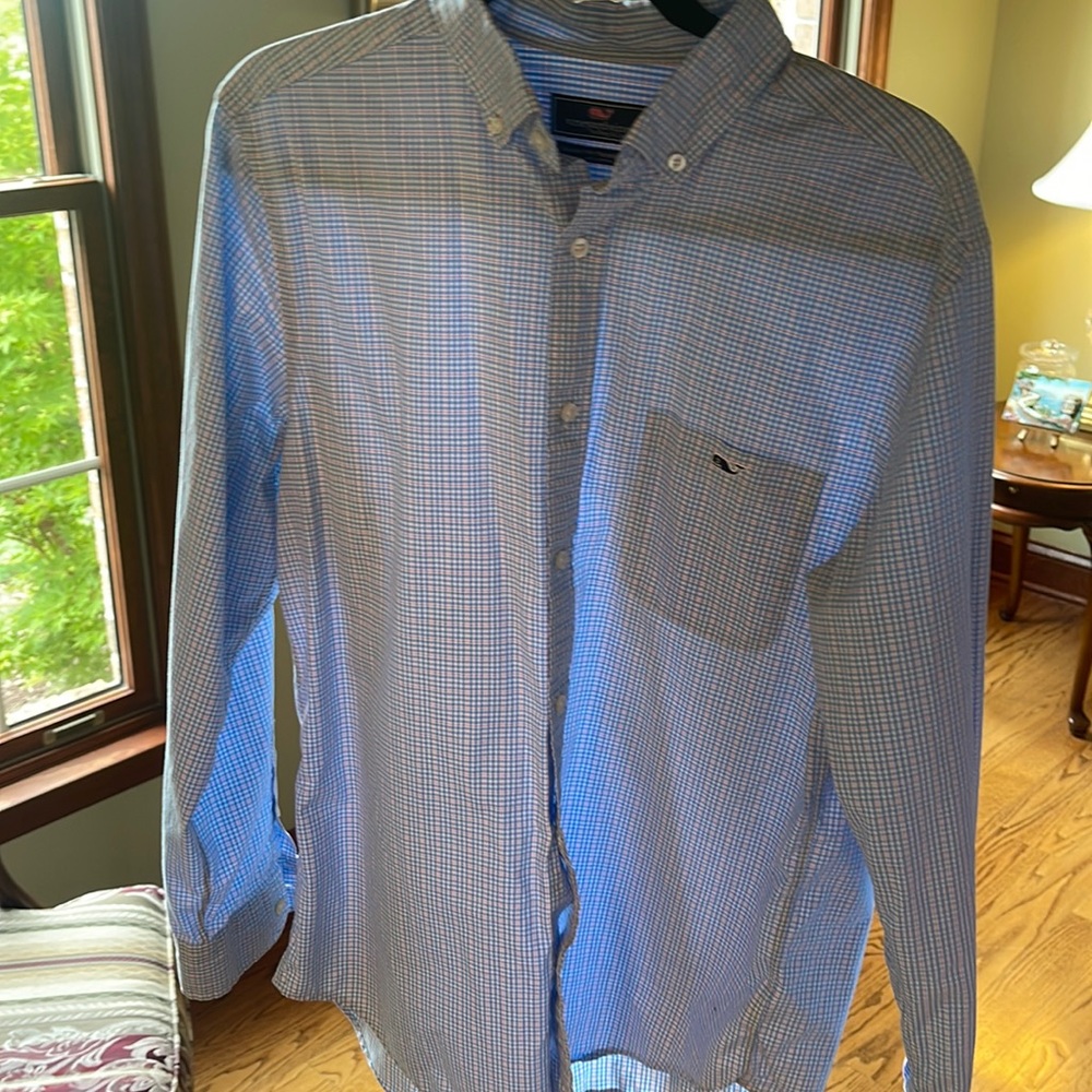 Vineyard Vines L button up shirt